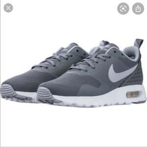 Nike Air Max Tavas GS “Cool Grey”.